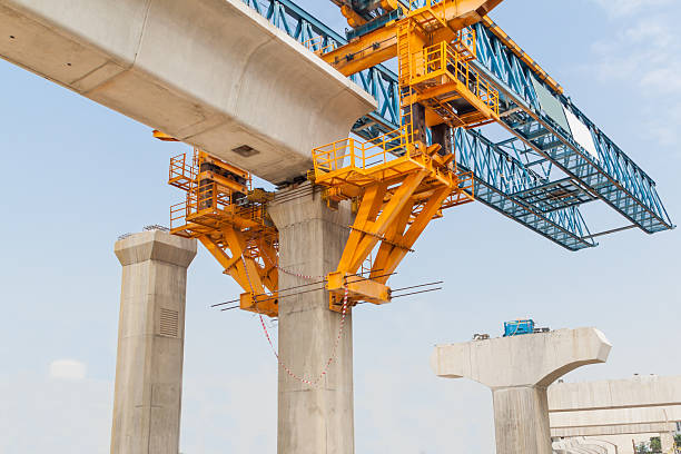 construcción en marcha de una masa de tránsito rápido - bridge incomplete construction building activity fotografías e imágenes de stock