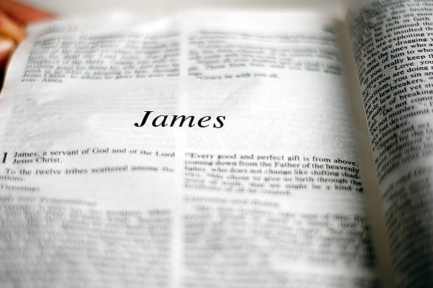 james - bible book zdjęcia i obrazy z banku zdjęć