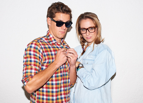Stylish young hipster couple standing against a white wall while wearing glasseshttp://195.154.178.81/DATA/i_collage/pi/shoots/781163.jpg