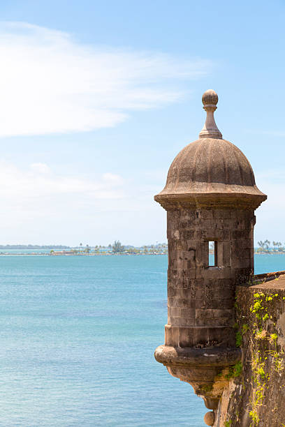 sentry box - horizon over water old san juan san juan puerto rico puerto rico stock-fotos und bilder