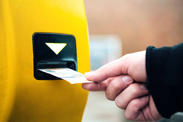 validação bilhete de metrô de praga - ticket control - fotografias e filmes do acervo