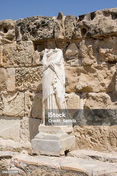 Photo libre de droit de Sculpture Dans Lancienne Salle De Bains De Salamis République Turque De Chypre Du Nord banque d'images et plus d'images libres de droit de A l'abandon