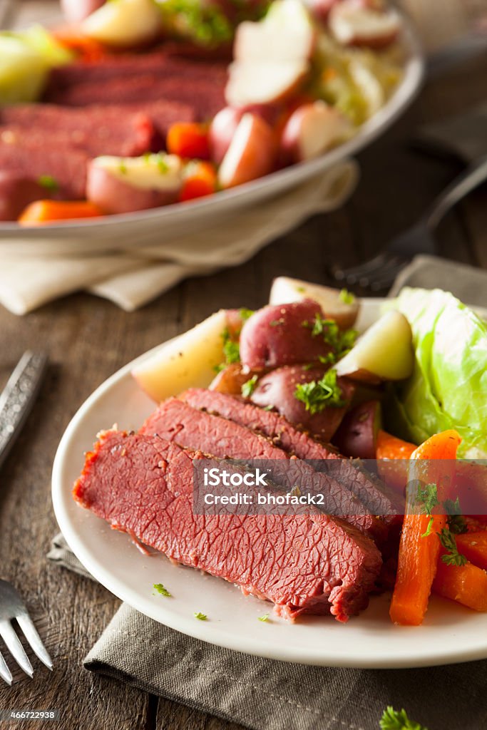 Homemade Corned Beef and Cabbage Homemade Corned Beef and Cabbage with Carrots and Potatoes Corned Beef Stock Photo