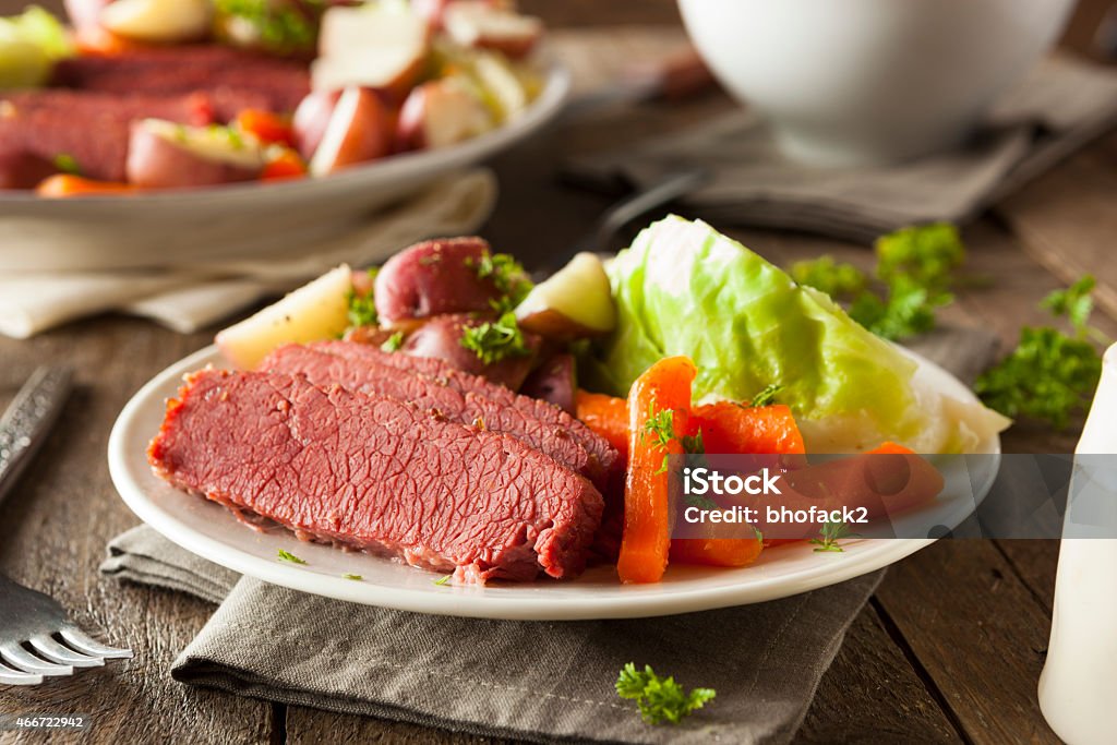 Homemade Corned Beef and Cabbage Homemade Corned Beef and Cabbage with Carrots and Potatoes Corned Beef Stock Photo