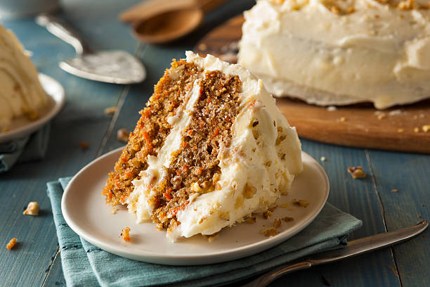 torta di carote fatta in casa sana - fetta di torta foto e immagini stock