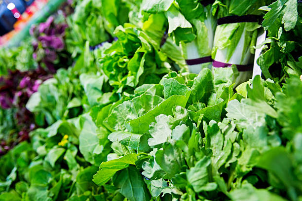 verdura in foglia - for sale industry farmers market market stall foto e immagini stock