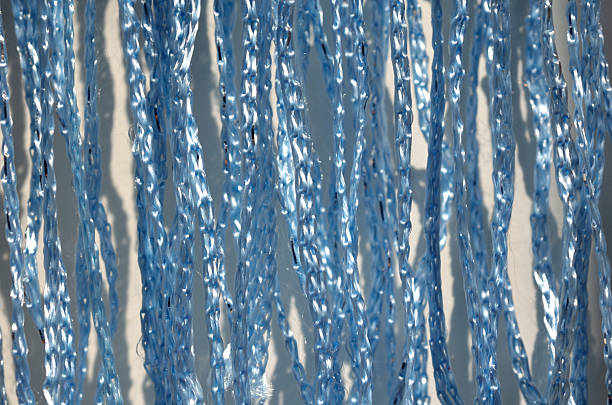 fil bleu avec argent fils - chrome metal tied knot twisted photos et images de collection