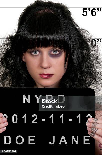 Donna Mugshot - Fotografie stock e altre immagini di Foto segnaletica - Foto segnaletica, Adulto, Arresto