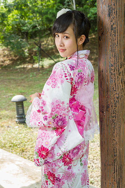 istock Geisha leaning against wodden pillar 466751214
