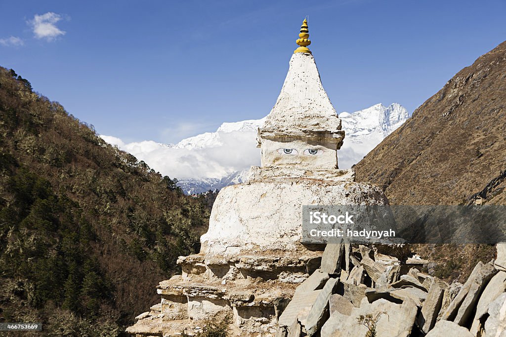 stupa Budista no Parque Nacional do Monte Everest, Himalaya intervalo - Royalty-free Antigo Foto de stock