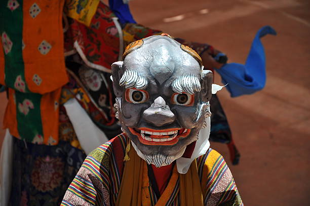 미확인 불교도 몽크 댄스 - traditional festival ladakh ethnic music india 뉴스 사진 이미지