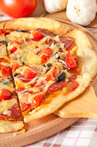 istock Appetizing pizza with chicken, tomatoes, peppers and cheese 466766083