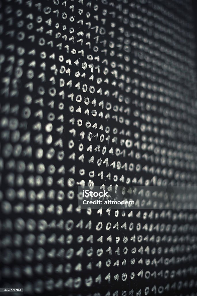 code binaire sur un tableau noir - Photo de Abstrait libre de droits