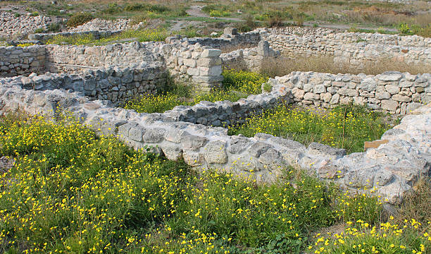 istock Excursion in summer through the ruins of old town 466785308