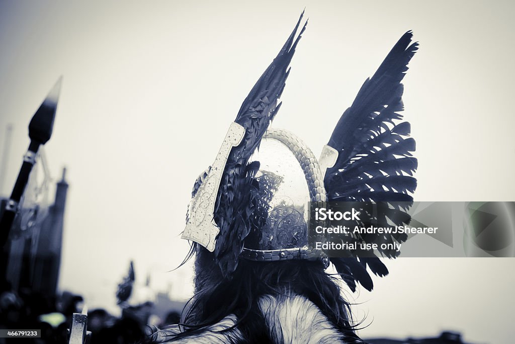 Up Helly Aa 2014 casco de vikingo - Foto de stock de Guerrero - Papel social libre de derechos