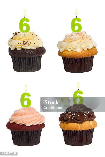 Nummerierte Cupcake Stockfoto und mehr Bilder von Freisteller – Neutraler Hintergrund - Freisteller – Neutraler Hintergrund, Zahl 6, Kerze