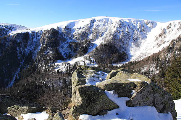 snowy mountains des vosges - stosswihr photos et images de collection