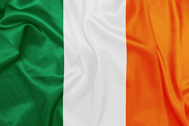 irlanda-di bandiera nazionale in tessuto di seta - irish flag foto e immagini stock