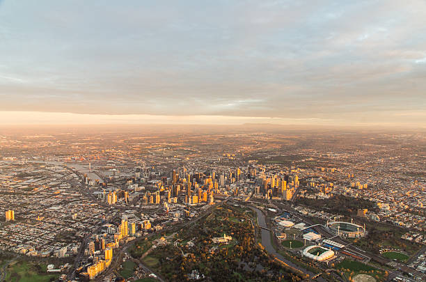 veduta aerea del centro affaristico di melbourne - melbourne city skyline australia foto e immagini stock