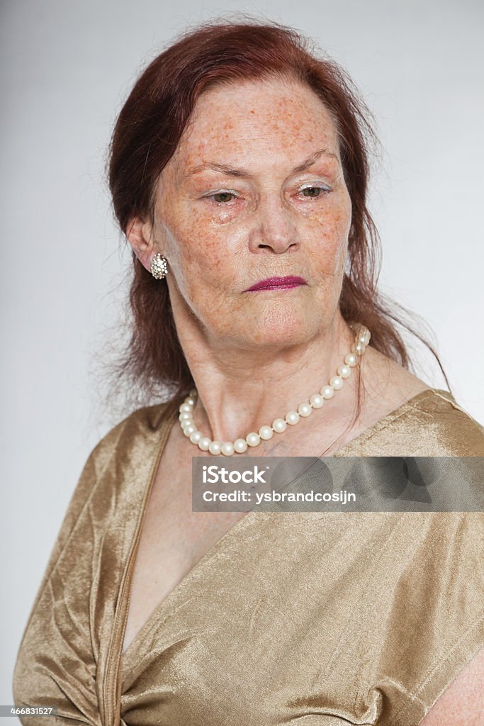 Portret dobry Patrząc Starsza kobieta z emocjami. - Zbiór zdjęć royalty-free (Aktywni seniorzy)