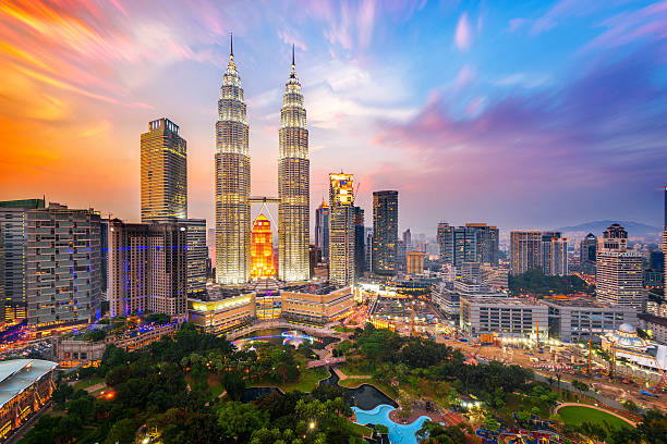 petronas towers. - kuala lumpur stok fotoğraflar ve resimler