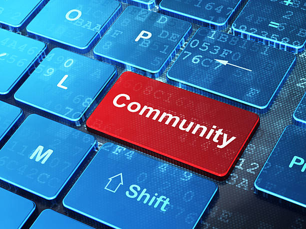 ソーシャルメディアの概念： コミュニティーにコンピュータキーボードの背景 - microblog ストックフォトと画像