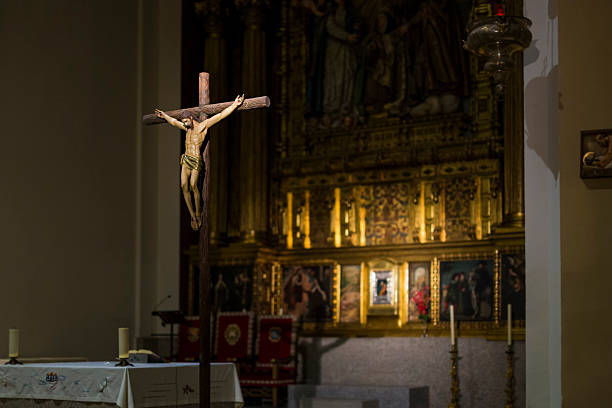 christ crucified - saint therese church - fotografias e filmes do acervo