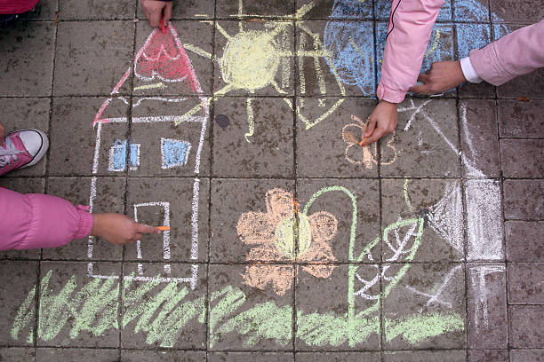 Kids are drawing on the sidewalk Kids are drawing on the sidewalk childrens rights stock pictures, royalty-free photos & images