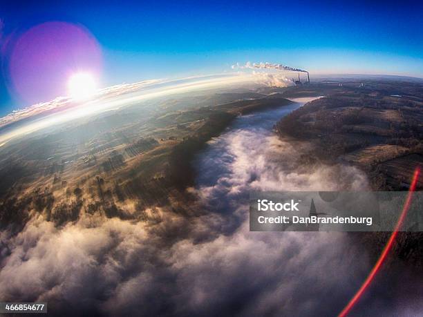 Nebel Überdachte River Valley Stockfoto und mehr Bilder von Agrarbetrieb - Agrarbetrieb, Ansicht aus erhöhter Perspektive, Fabrik