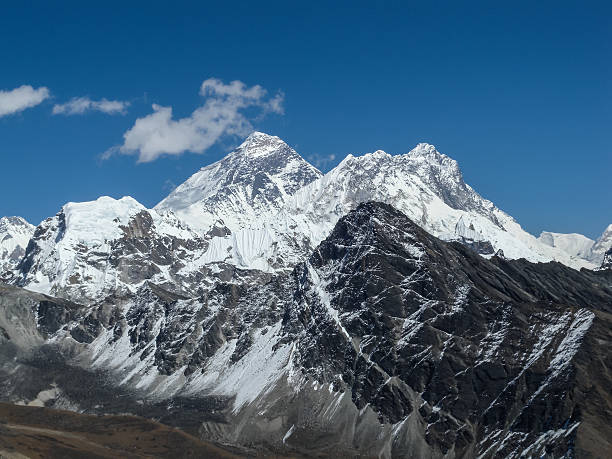 高い山頂、世界の amadablam - amadablam ストックフォトと画像