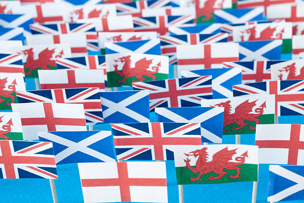 drapeaux du royaume-uni - welsh culture wales welsh flag dragon photos et images de collection