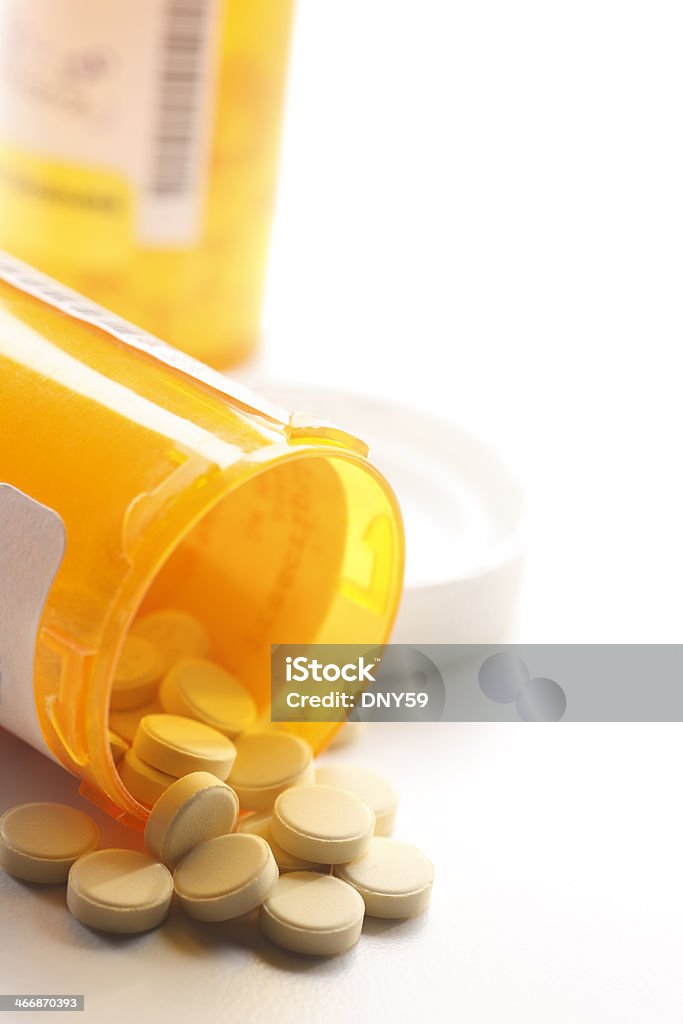Pigułki Rozlewać się bez recepty butelki z lekiem - Zbiór zdjęć royalty-free (Antybiotyk)