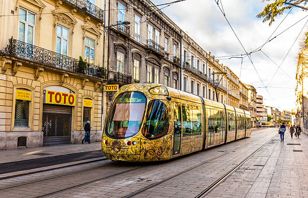 de tramway alstom citadis 402 à montpellier, france - alstom photos et images de collection