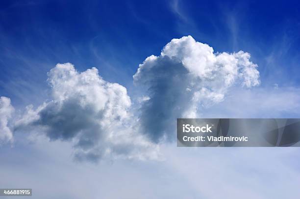Cielo Nublado Foto de stock y más banco de imágenes de Aire libre - Aire libre, Azul, Belleza de la naturaleza