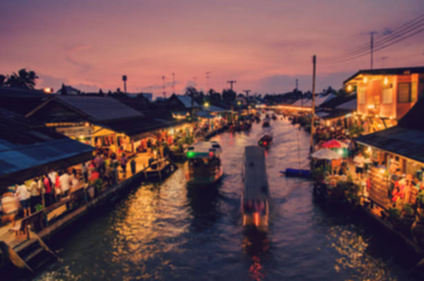 Mercado flotante Amphawa vida nocturna - foto de stock