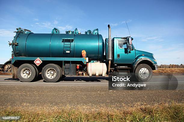 Pumper Camión Foto de stock y más banco de imágenes de Aguas residuales - Aguas residuales, Camión de peso pesado, Fotografía - Imágenes