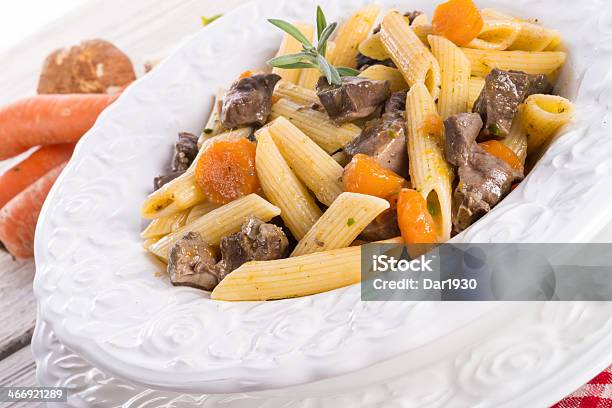 Penne Com Goulash - Fotografias de stock e mais imagens de Alecrim - Alecrim, Almoço, Carne