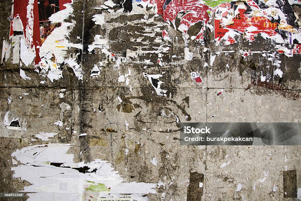 Primer plano de evento de espectáculos pósteres Rasgado en pared - Foto de stock de Pared de contorno libre de derechos