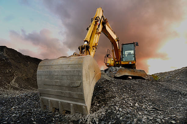 quarry excavator - surface mine photos et images de collection