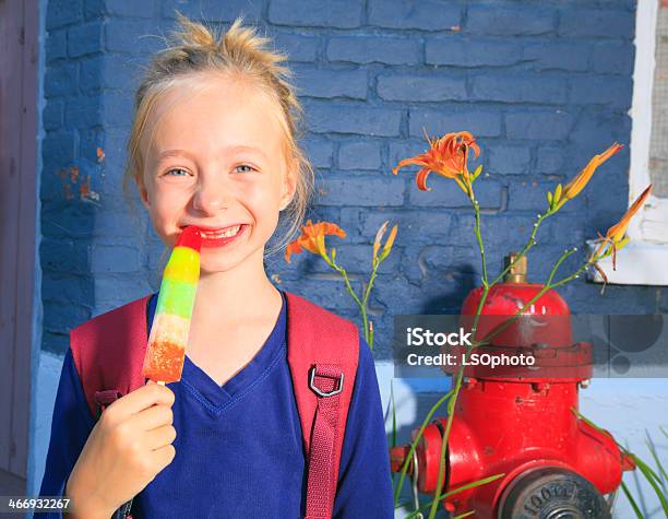 Bambina Mangiare Popsicle - Fotografie stock e altre immagini di 2-3 anni - 2-3 anni, Bambine femmine, Bambino