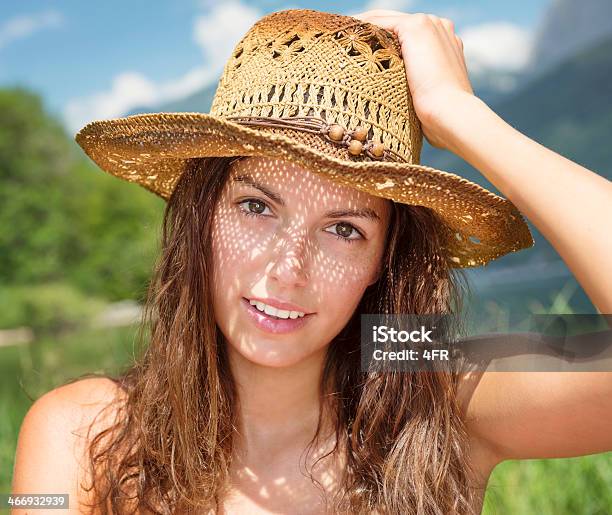 Foto de Retrato Ao Ar Livre e mais fotos de stock de 20 Anos - 20 Anos, 20-24 Anos, Adulto