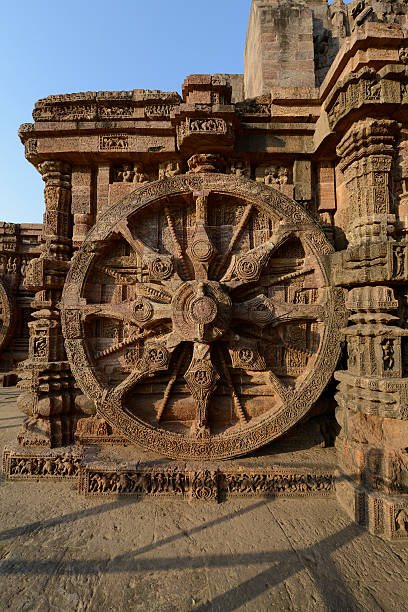 Konark Sun Temple Wheel Of Chariot At Konark Sun Temple Orissa India. Konark Sun Temple is a 13th century Sun Temple (also known as the Black Pagoda). chariot wheel at konark sun temple india stock pictures, royalty-free photos & images