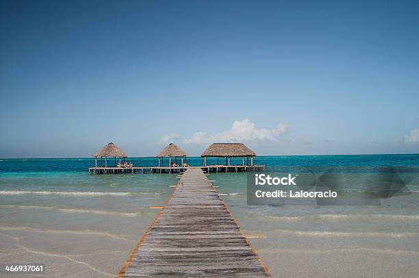 Playa Foto de stock y más banco de imágenes de Agua - Agua, Aire libre, Azul turquesa
