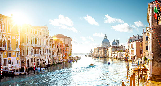 vista desde el puente de la academia en gran canal de venecia - church day europe italy fotografías e imágenes de stock