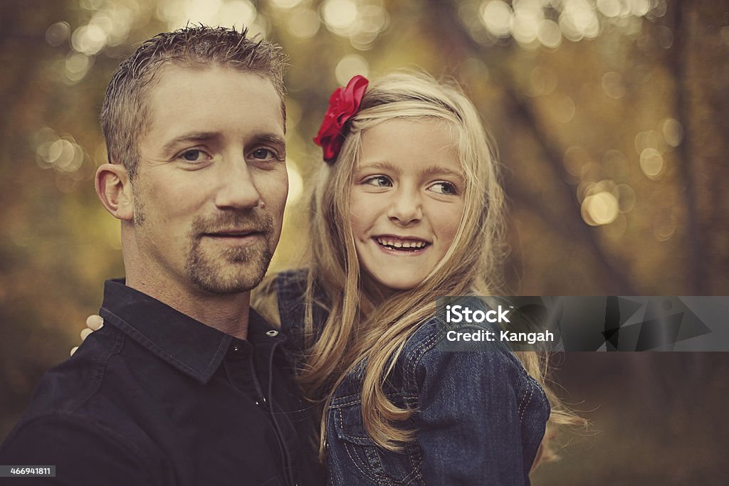 Papa et sa fille - Photo de 8-9 ans libre de droits