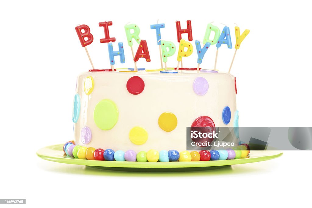 Délicieux gâteau avec bougies Joyeux anniversaire - Photo de Gâteau d'anniversaire libre de droits