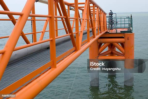 Foto de Produção De Oleosidade Para O Mar A Partir De Cima e mais fotos de stock de Barril