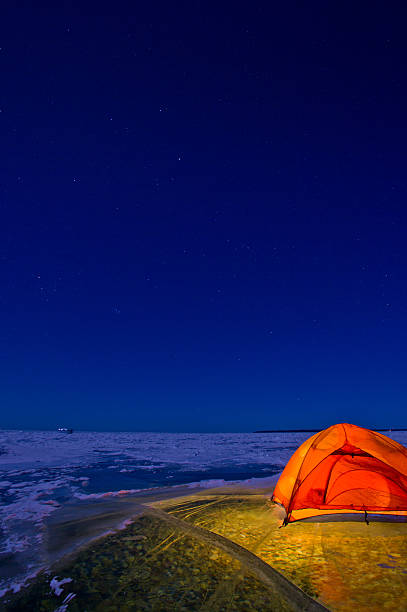 Tourists spend night on the ice