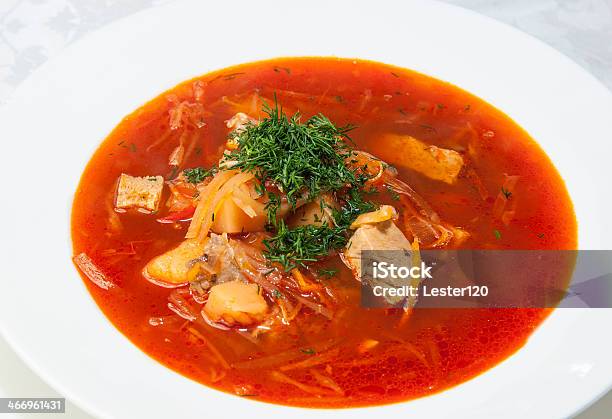 Remolacha Sopa Con Carne Foto de stock y más banco de imágenes de Alimento - Alimento, Aperitivo - Plato de comida, Carne