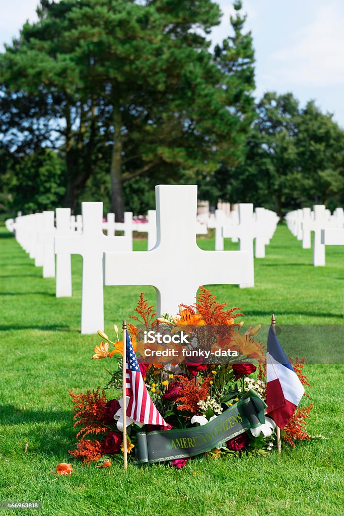 French American friendship Normandy A wreath is placed in front of a grave of a fallen American soldier at Normandy American cemetery. 2015 Stock Photo